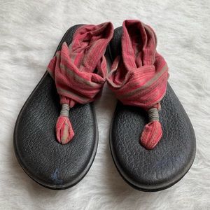 Sanuk yoga mat sling sandels stripes size 7